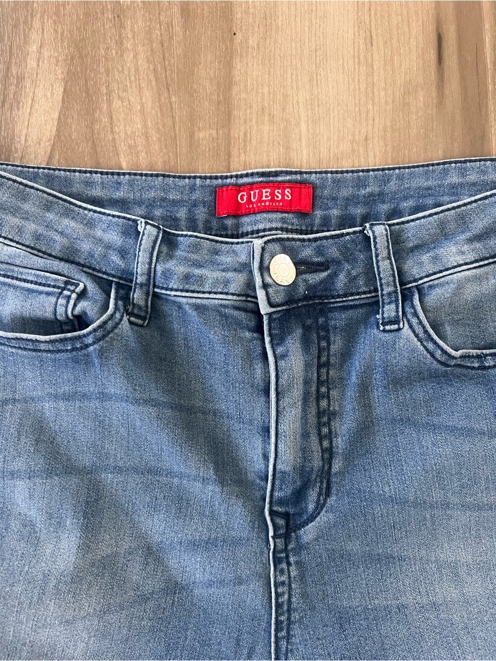 GUESS Blue Denim Jeans with Back Triangle Logo - Picture 4 of 4